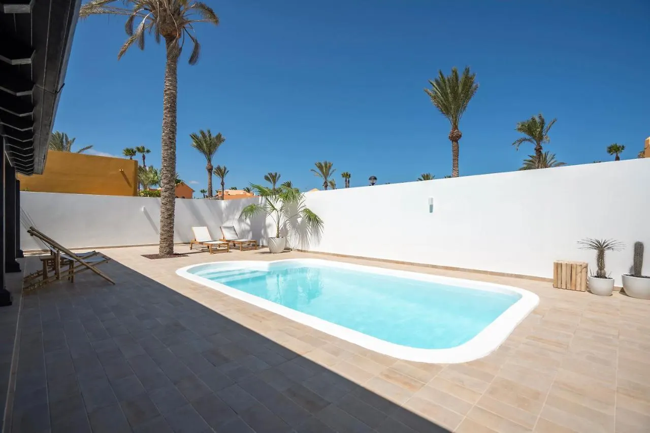 Villa Tropico - Design House With Pool In Corralejo 0*,  Spagna